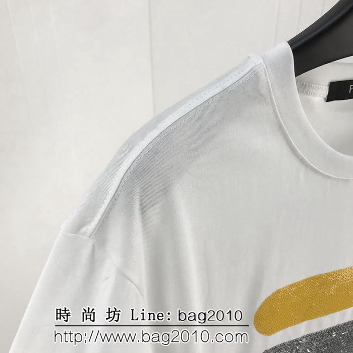 FENDI芬迪 x FLE19早春聯名款 亮片織帶字母 男款白色短袖 ydi2535